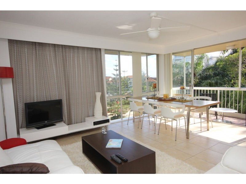 11/2 Federation Avenue, Broadbeach QLD 4218