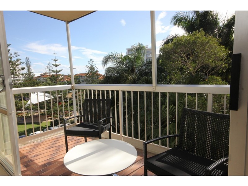 11/2 Federation Avenue, Broadbeach QLD 4218