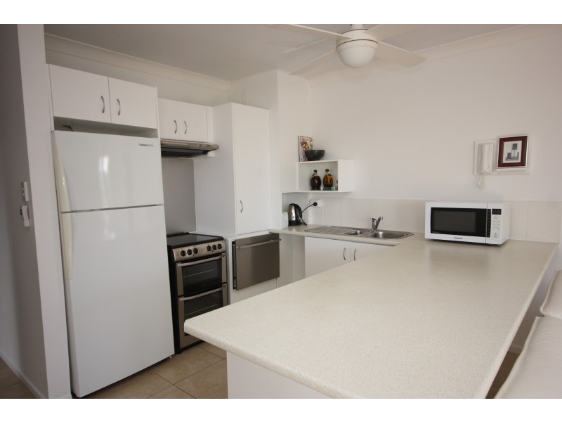 11/2 Federation Avenue, Broadbeach QLD 4218