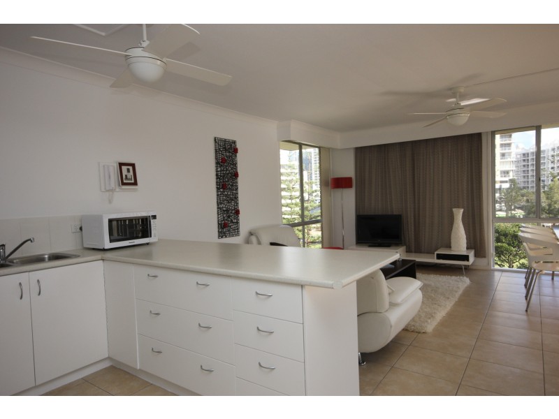 11/2 Federation Avenue, Broadbeach QLD 4218