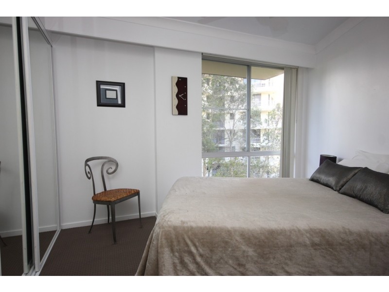 11/2 Federation Avenue, Broadbeach QLD 4218