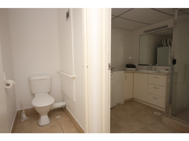 11/2 Federation Avenue, Broadbeach QLD 4218