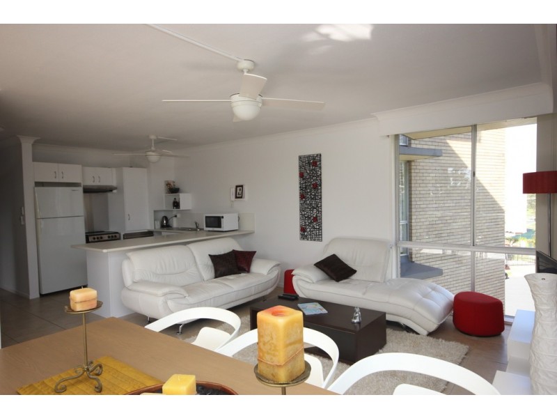 11/2 Federation Avenue, Broadbeach QLD 4218