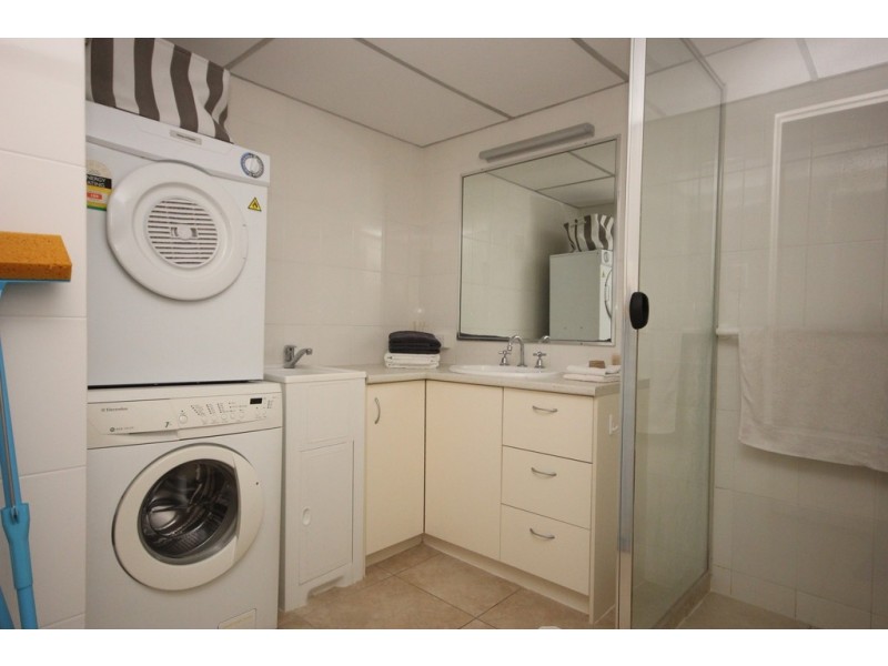 11/2 Federation Avenue, Broadbeach QLD 4218