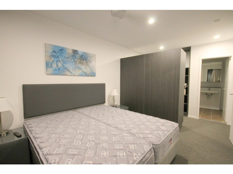137/2729-2733 Gold Coast Highway, Broadbeach QLD 4218