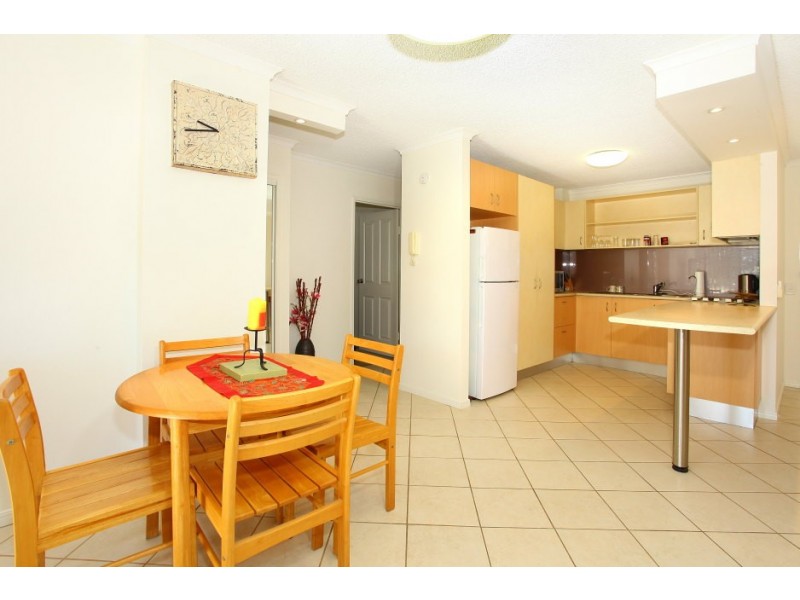 2/30 Chelsea Avenue, Broadbeach QLD 4218