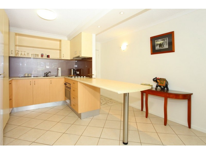 2/30 Chelsea Avenue, Broadbeach QLD 4218