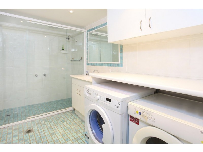 2/30 Chelsea Avenue, Broadbeach QLD 4218