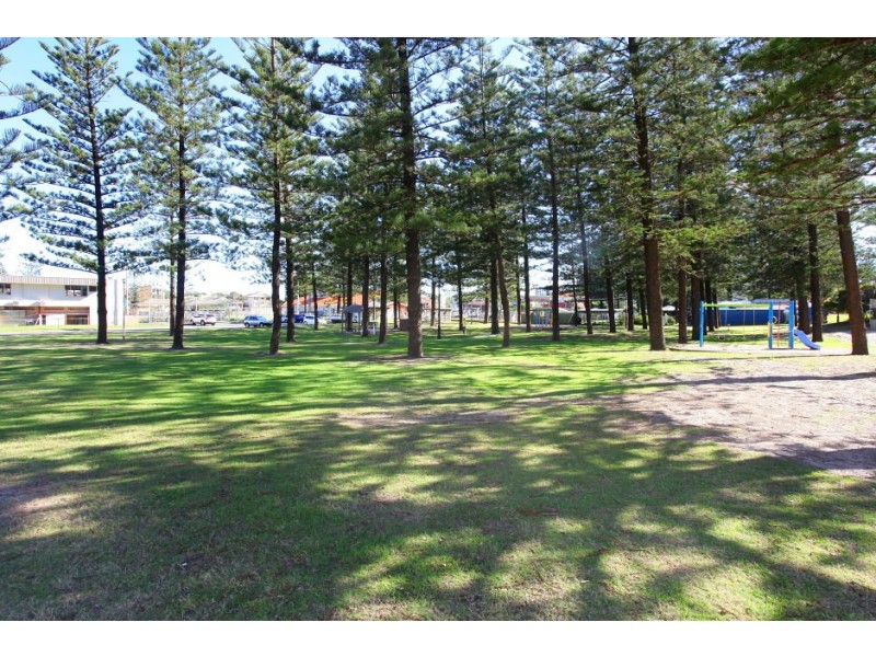 2/30 Chelsea Avenue, Broadbeach QLD 4218