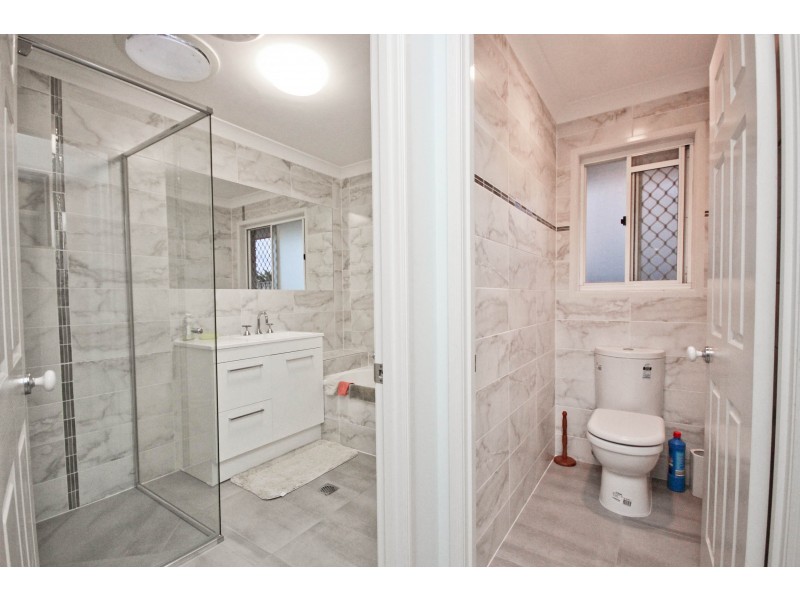 124 Honeyeater Drive, Burleigh Waters QLD 4220