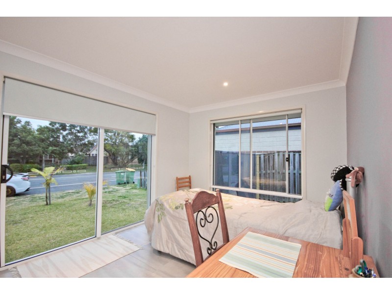 124 Honeyeater Drive, Burleigh Waters QLD 4220