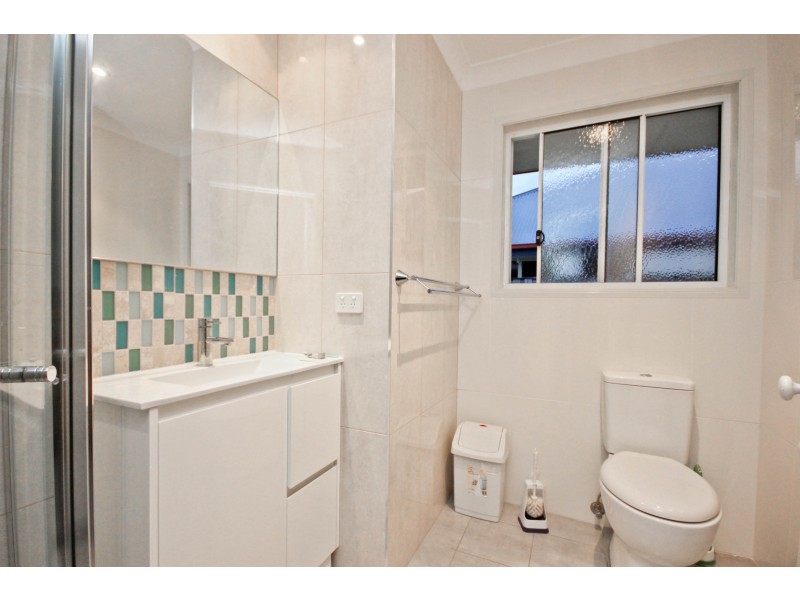 124 Honeyeater Drive, Burleigh Waters QLD 4220