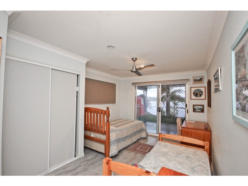 124 Honeyeater Drive, Burleigh Waters QLD 4220