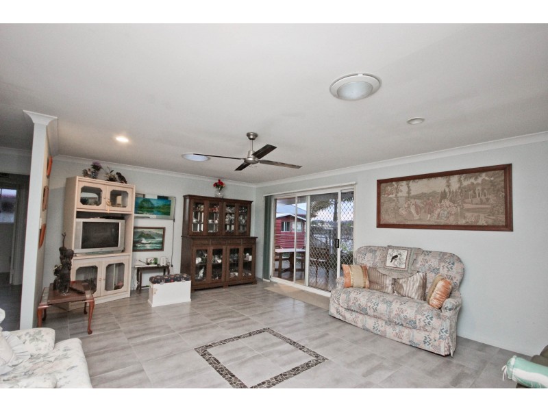 124 Honeyeater Drive, Burleigh Waters QLD 4220