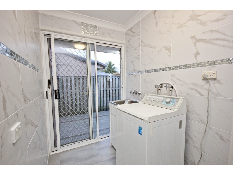 124 Honeyeater Drive, Burleigh Waters QLD 4220