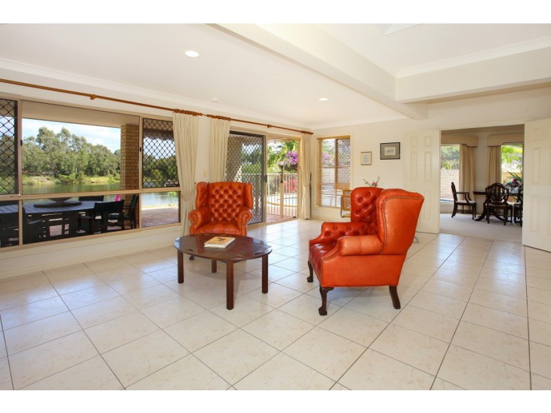 16 Martingale Circuit, Clear Island Waters QLD 4226