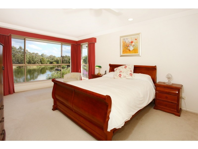 16 Martingale Circuit, Clear Island Waters QLD 4226