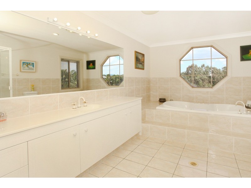 16 Martingale Circuit, Clear Island Waters QLD 4226