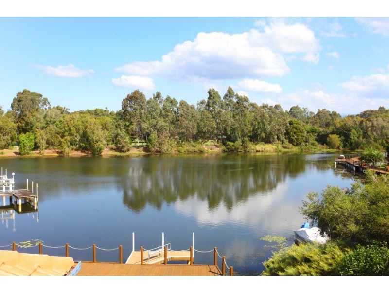 16 Martingale Circuit, Clear Island Waters QLD 4226
