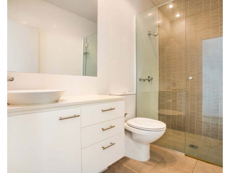 1804/33 T E Peters Drive ‘Freshwater Point’, Broadbeach Waters QLD 4218