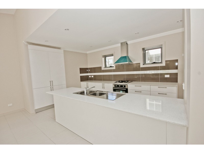 37a Diamantina Circuit, Pacific Pines QLD 4211