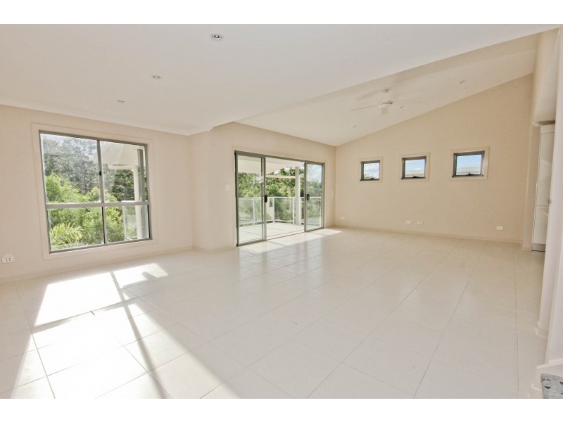 37a Diamantina Circuit, Pacific Pines QLD 4211