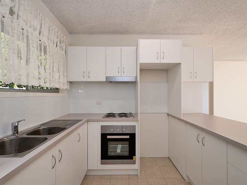 2/120 Stanhill Drive, Surfers Paradise QLD 4217