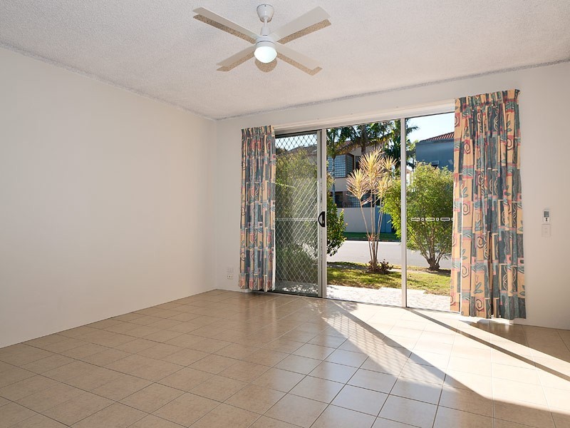 2/120 Stanhill Drive, Surfers Paradise QLD 4217