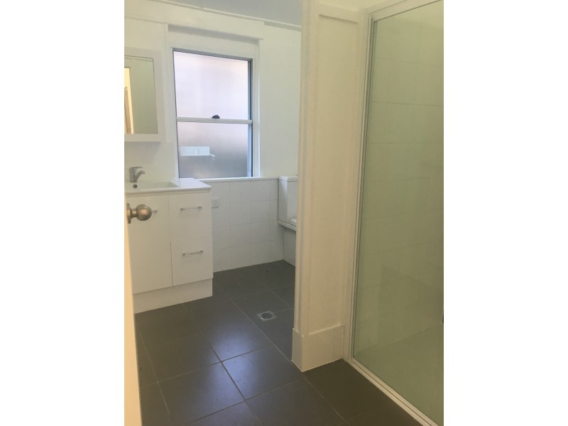 1/80 Eugaree St, Southport QLD 4215