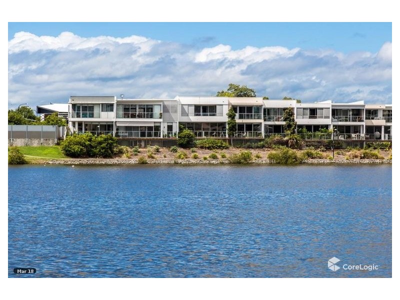 11 South Bay Drive, Varsity Lakes QLD 4227