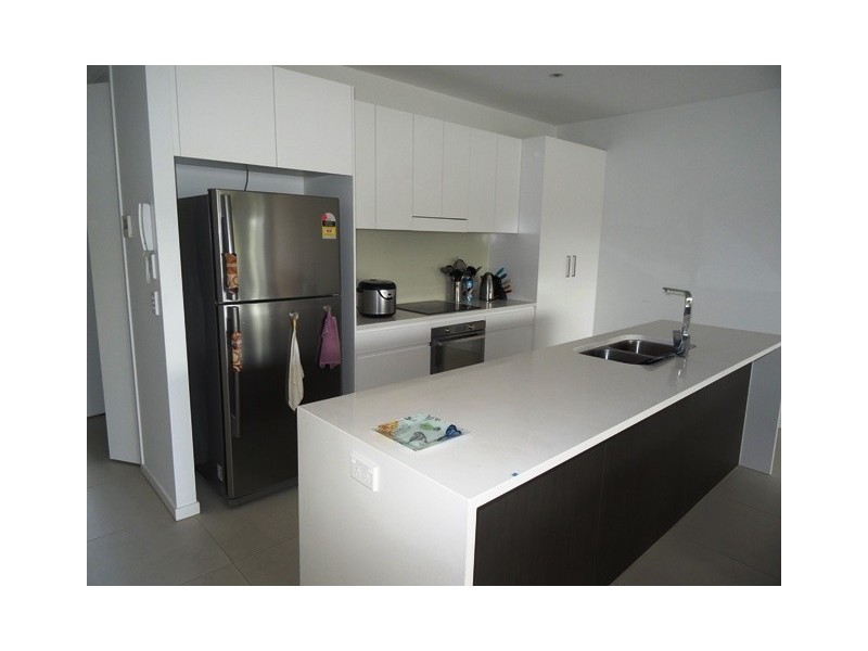 11 South Bay Drive, Varsity Lakes QLD 4227