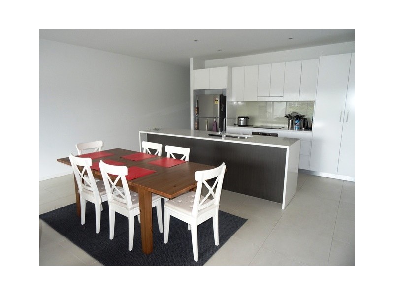 11 South Bay Drive, Varsity Lakes QLD 4227