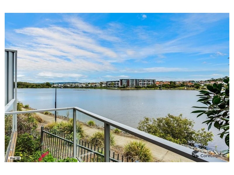 11 South Bay Drive, Varsity Lakes QLD 4227