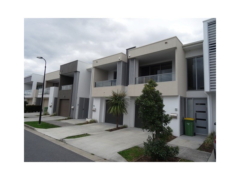 11 South Bay Drive, Varsity Lakes QLD 4227