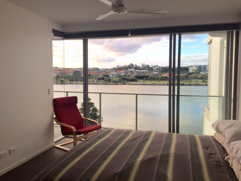 11 South Bay Drive, Varsity Lakes QLD 4227