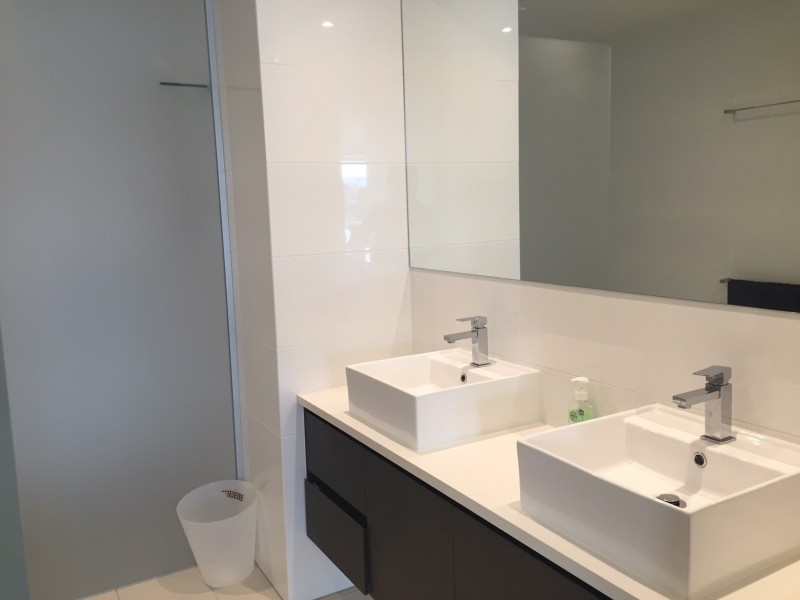 11 South Bay Drive, Varsity Lakes QLD 4227