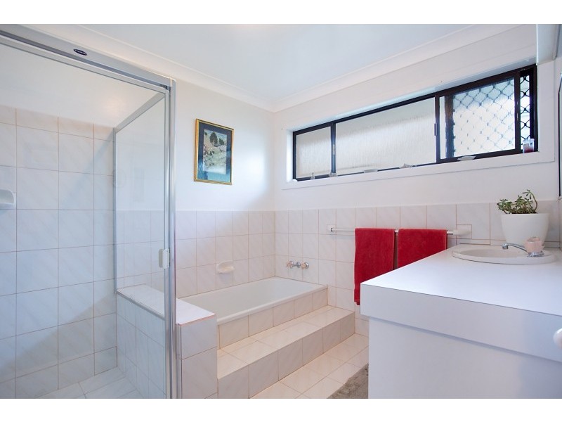 11 Forster Avenue, Sorrento QLD 4217