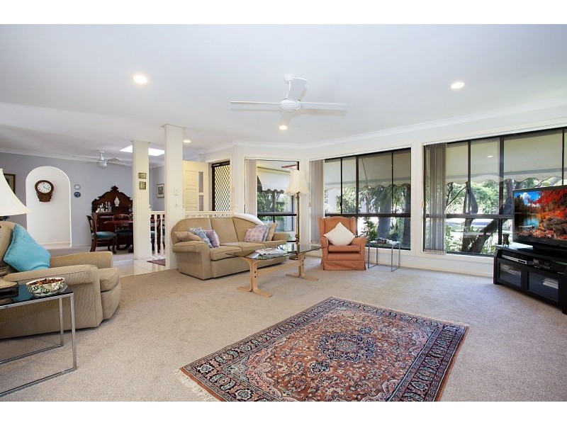 11 Forster Avenue, Sorrento QLD 4217