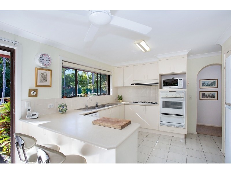 11 Forster Avenue, Sorrento QLD 4217