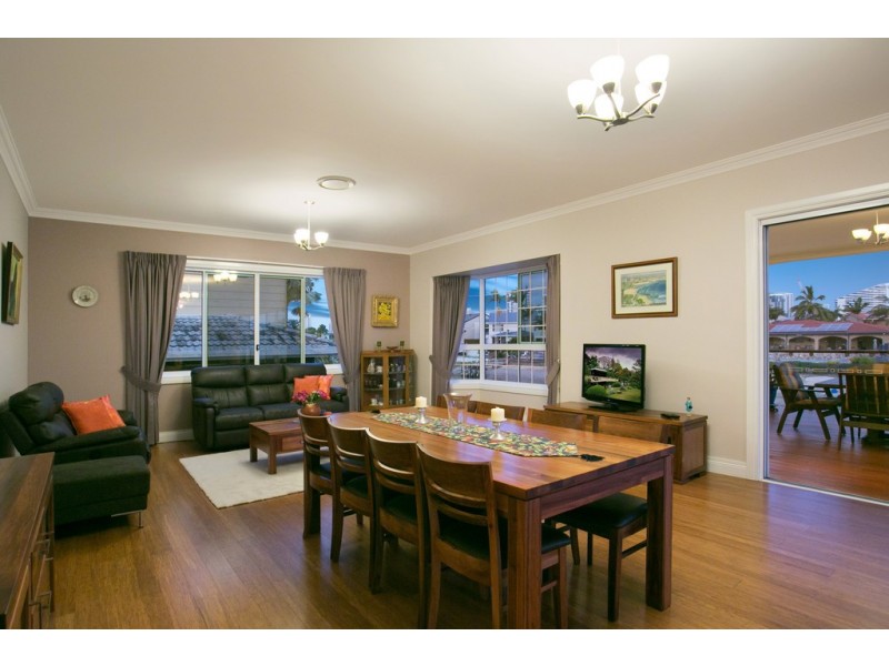 22 Andrea Avenue, Broadbeach Waters QLD 4218