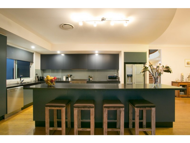 22 Andrea Avenue, Broadbeach Waters QLD 4218