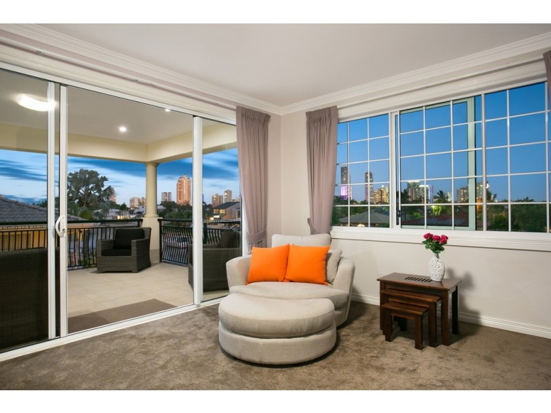 22 Andrea Avenue, Broadbeach Waters QLD 4218