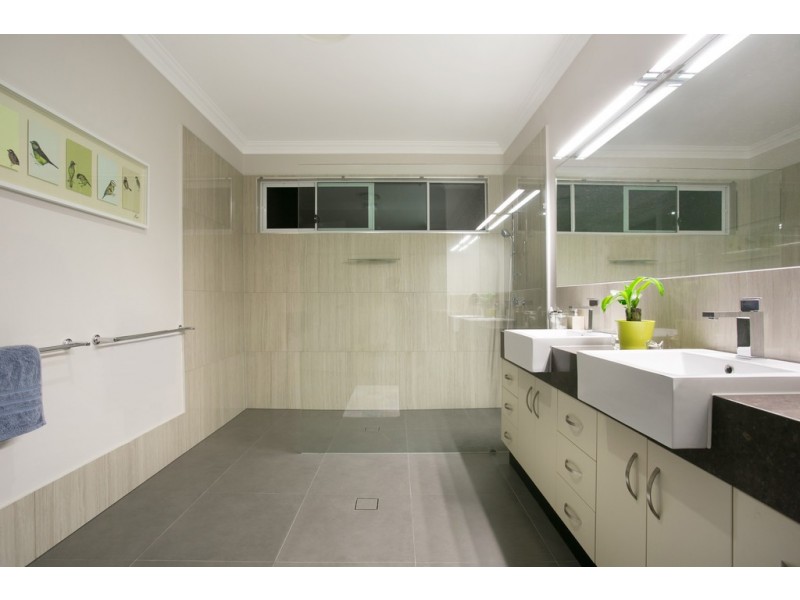 22 Andrea Avenue, Broadbeach Waters QLD 4218