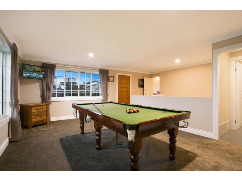 22 Andrea Avenue, Broadbeach Waters QLD 4218