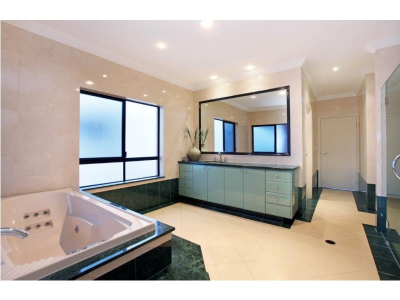 65 Sir Bruce Small Boulevard, Benowa Waters QLD 4217