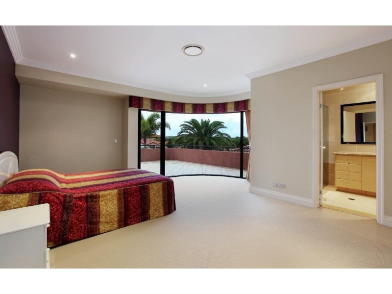 65 Sir Bruce Small Boulevard, Benowa Waters QLD 4217