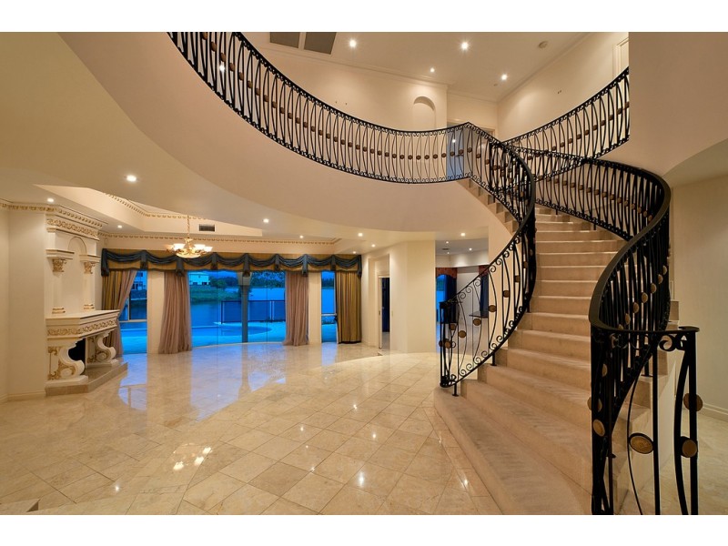 6 Istana View, Clear Island Waters QLD 4226