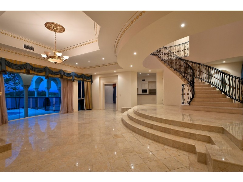 6 Istana View, Clear Island Waters QLD 4226