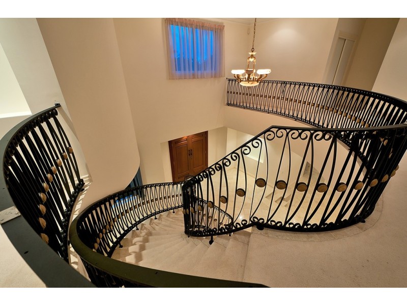 6 Istana View, Clear Island Waters QLD 4226