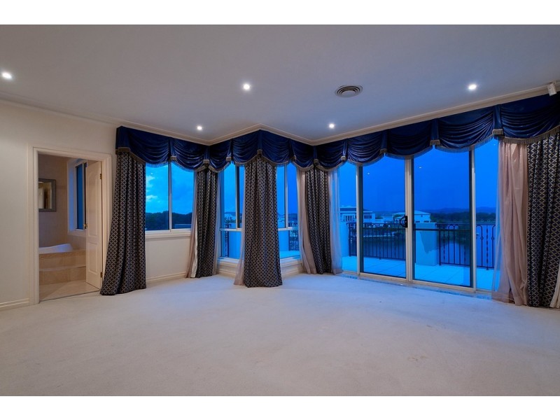 6 Istana View, Clear Island Waters QLD 4226